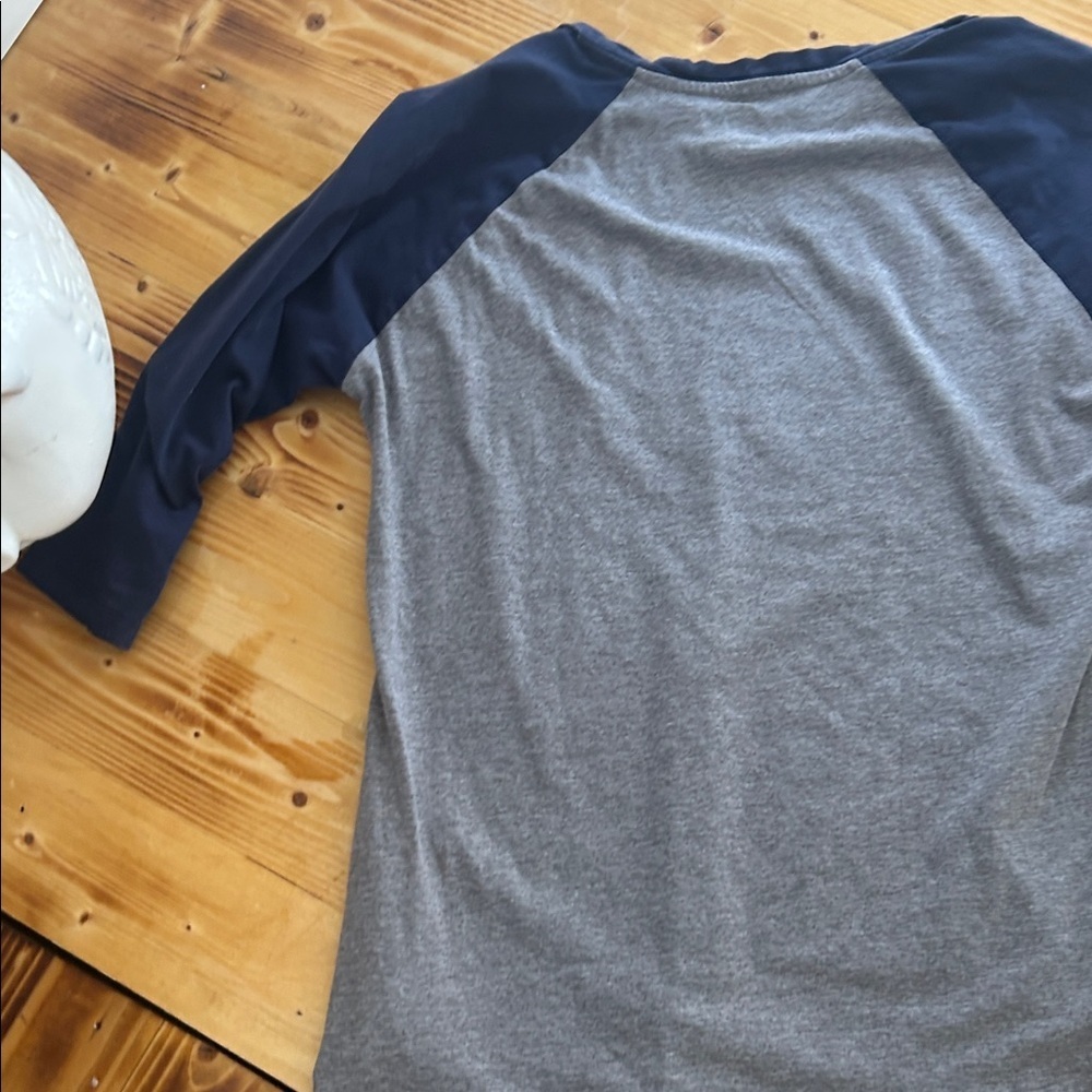 NHL Toronto Maple Leafs Gray and Navy Shirt size Medium 3/4 arm length - Picture 6 of 6